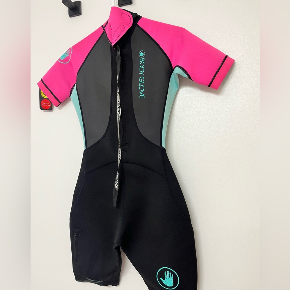 Women’s short style Body Glove warm wet suit. High Viz - M 7/8. New with tags